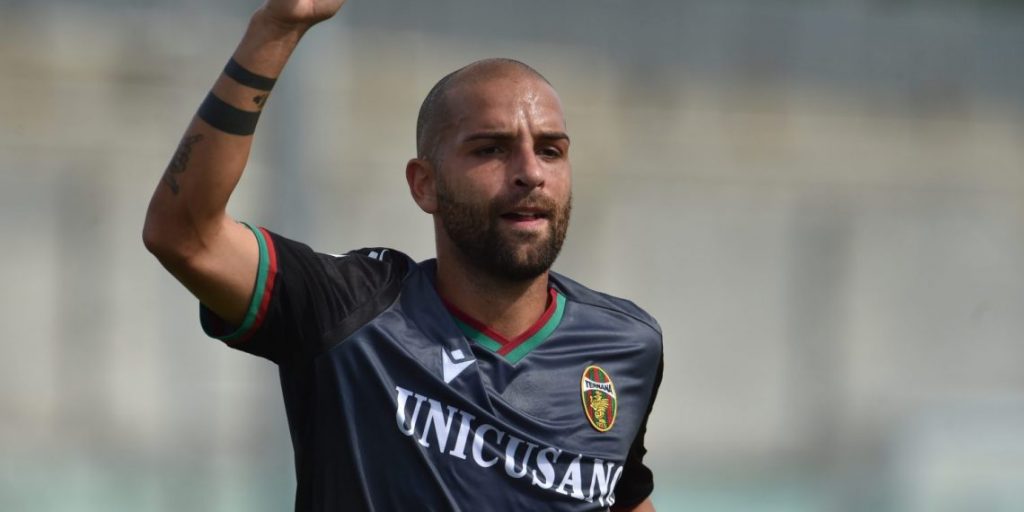 Ternana, Laverone no, Proietti sì