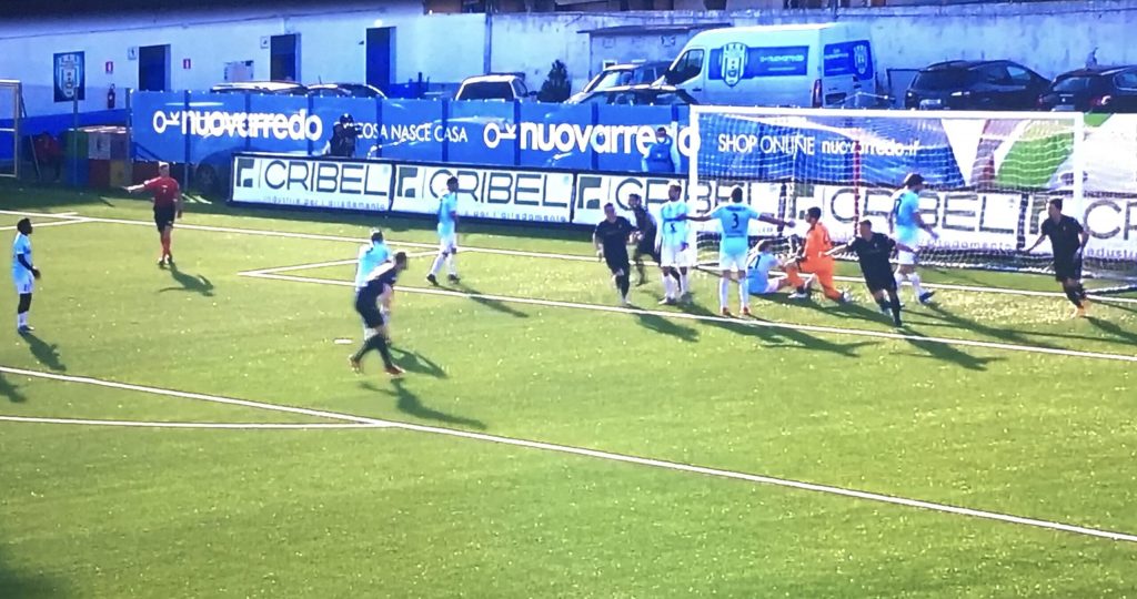 Polveri bagnate e un’altra distrazione. Ma non cercate le streghe