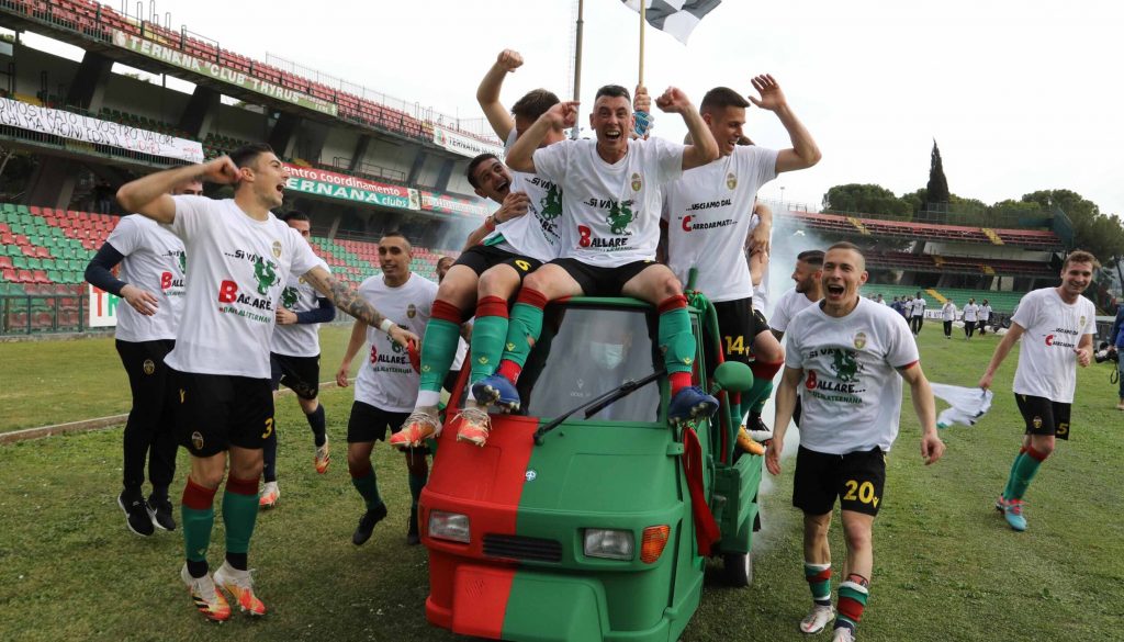 Ternana-Avellino, l’ultimo minuto e poi…. la festa con il racconto di Ivano Mari-Video