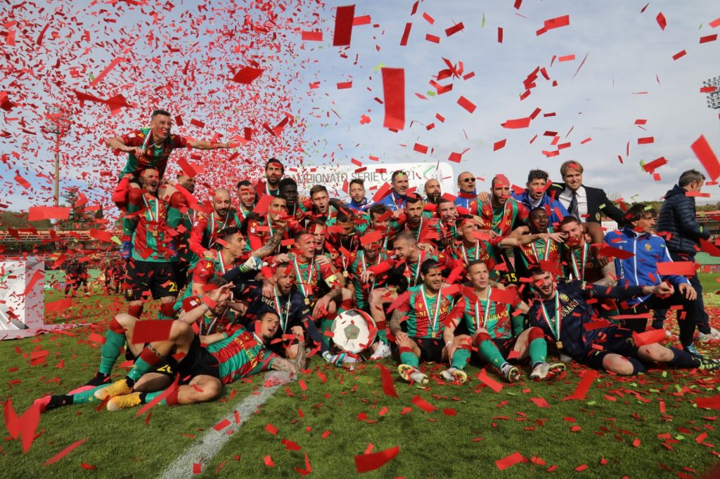 E’ FESTA AL LIBERATI, la PREMIAZIONE E IL CORO DEI ROSSOVERDI-VIDEO
