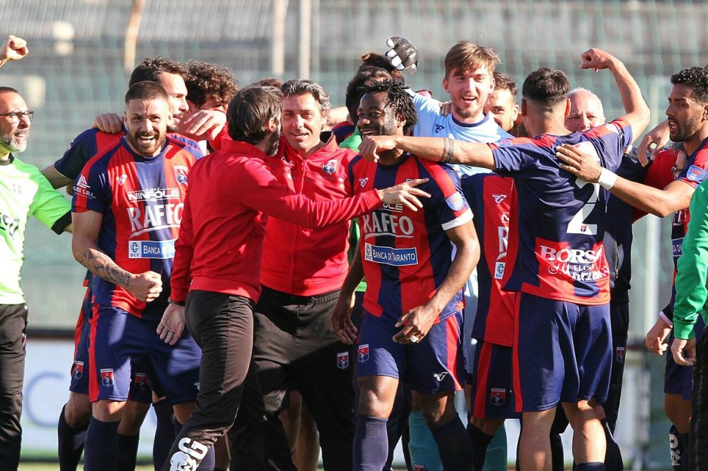 Il Taranto torna in Serie C, con un po’ di rossoverde