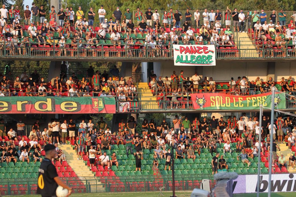 Tornano i tifosi negli stadi, buoni i numeri dopo la prima giornata