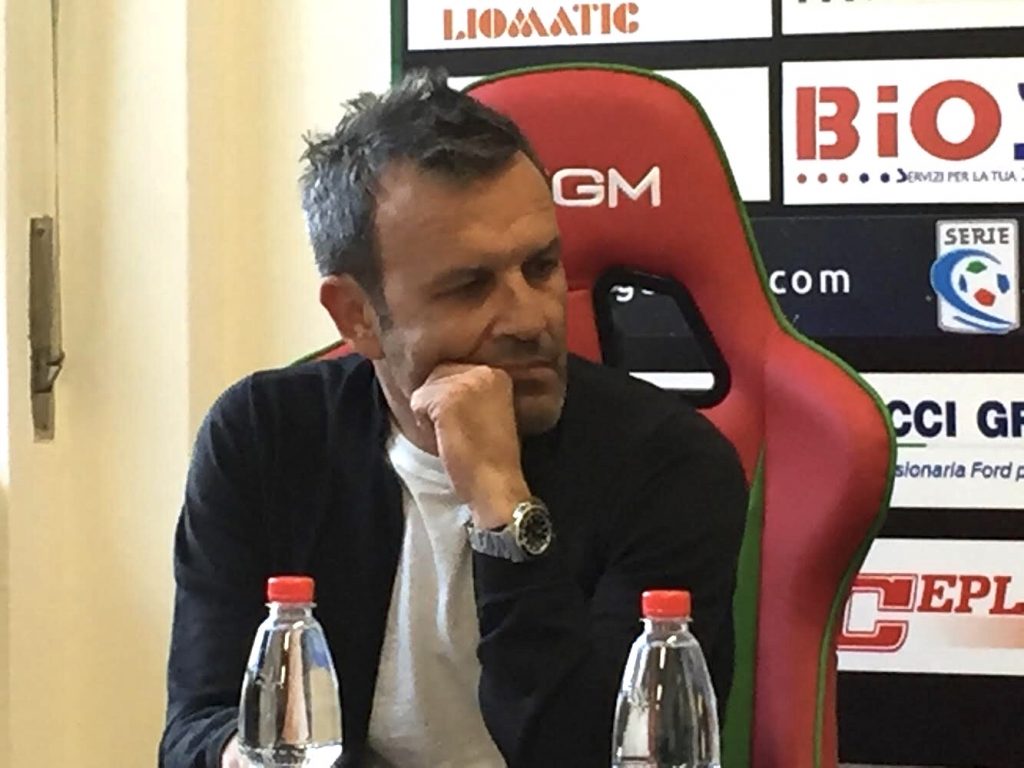Ternana, ultime ore di mercato: si complica l’operazione “difensore centrale”