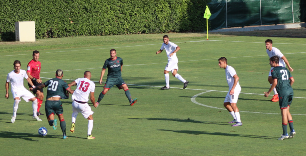 Ternana con il lutto al braccio