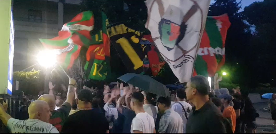 Ternana, l’incoraggiamento dei tifosi-Video