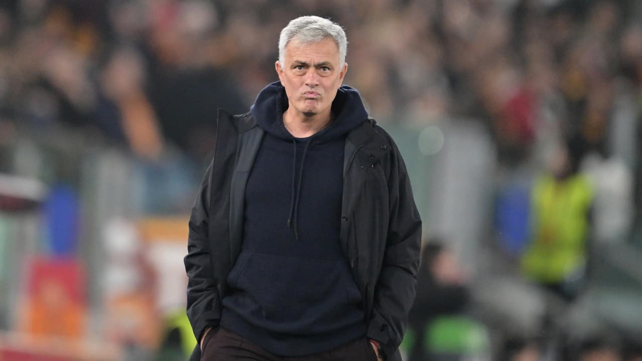Josè Mourinho a bordo campo - Foto Lapresse - Ternanatime.com