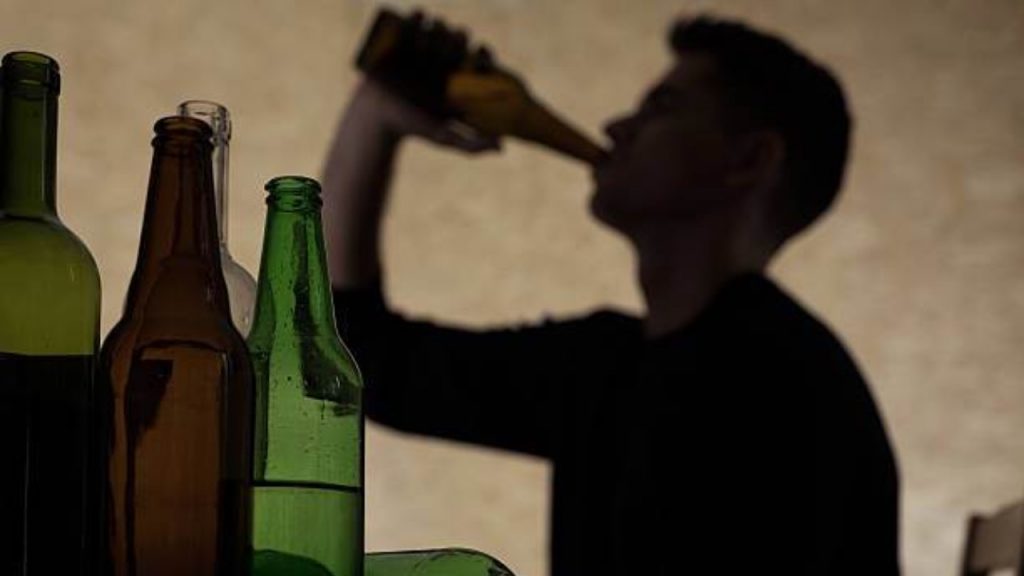 Da futuro capitano della nazionale a operaio edile | Distrutto da alcool e droga: “Ho pensato al suicidio”