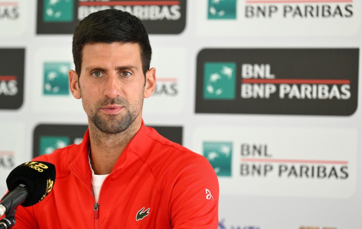 Djokovic fa marcia indietro su Sinner