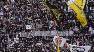 I tifosi della Juventus in curva - Foto Lapresse - Ternanatime.com
