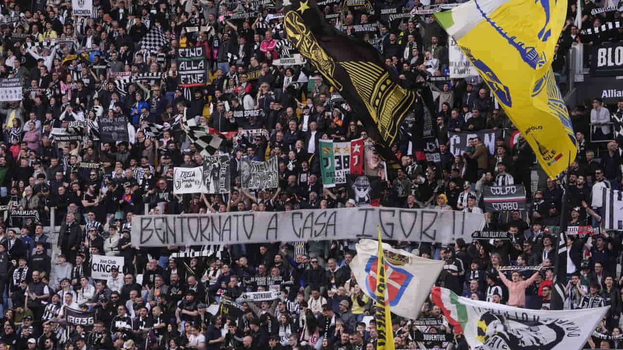 I tifosi della Juventus in curva - Foto Lapresse - Ternanatime.com