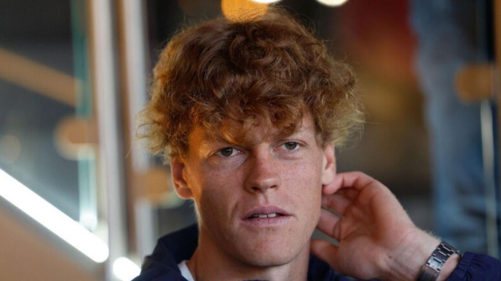 Jannik Sinner dice basta: “il suo 2025 è finito” | Colpa della nuova fidanzata: non si vedrà più in campo