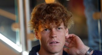 Jannik Sinner dice basta: “il suo 2025 è finito” | Colpa della nuova fidanzata: non si vedrà più in campo