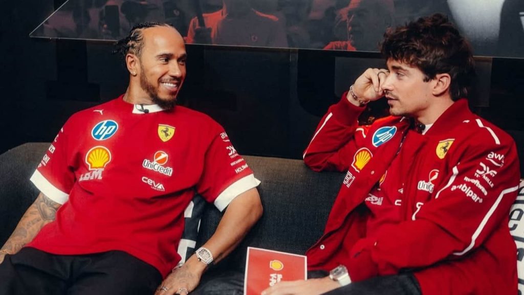 Ferrari, comunicato ufficiale: cambia il pilota a stagione in corsa | Leclerc beffato dall’infamata interna