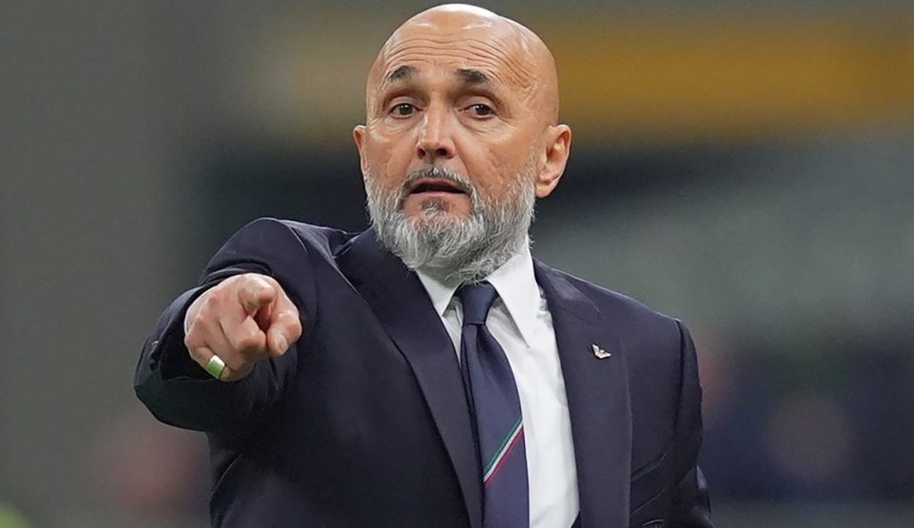 Lo ammetto: sono andato a letto pure con lei | Nazionale Italiana, tradimento nello spogliatoio: Spalletti lo caccia