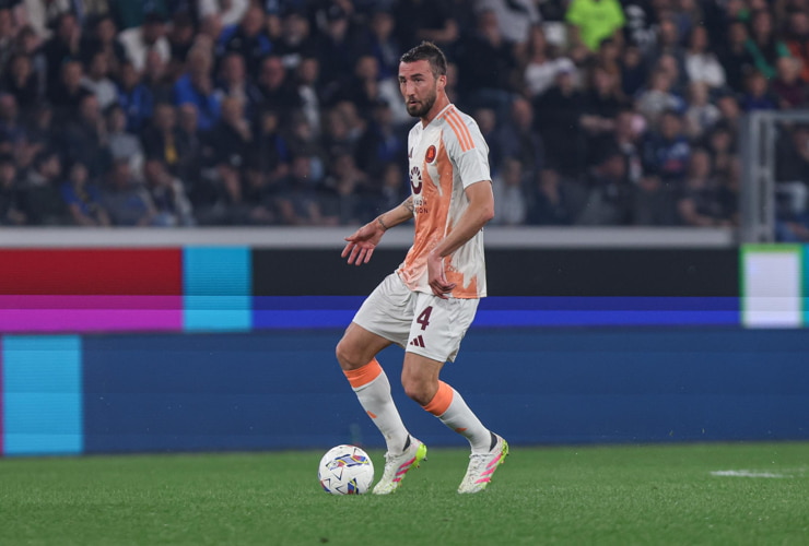 Bryan Cristante in campo con la maglia della Roma - Foto Lapresse - Ternanatime.com