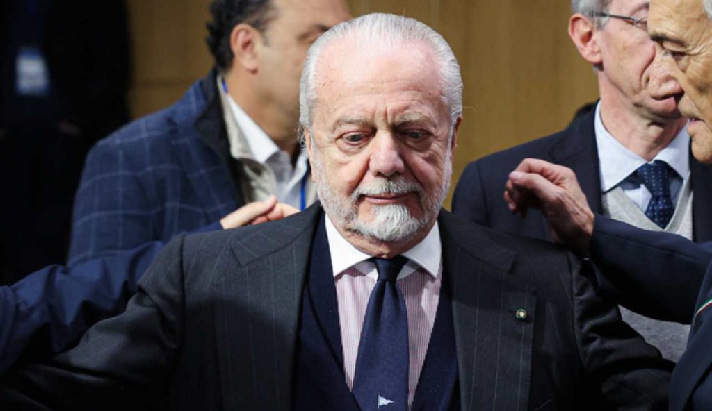 Napoli, eccolo: De Laurentiis lo ha appena fatto I Foto inequivocabili: il Presidente ha fatto di tutto per il sì