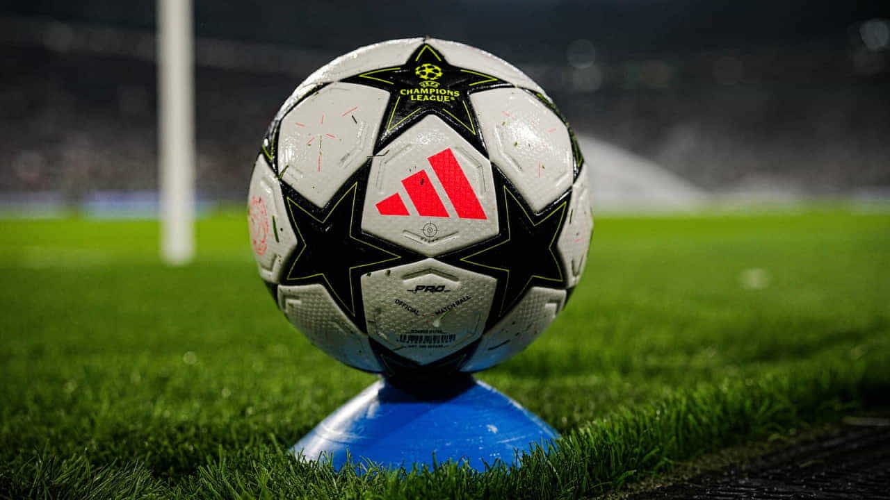 Il pallone della Champions League - Foto Lapresse - Ternanatime.com