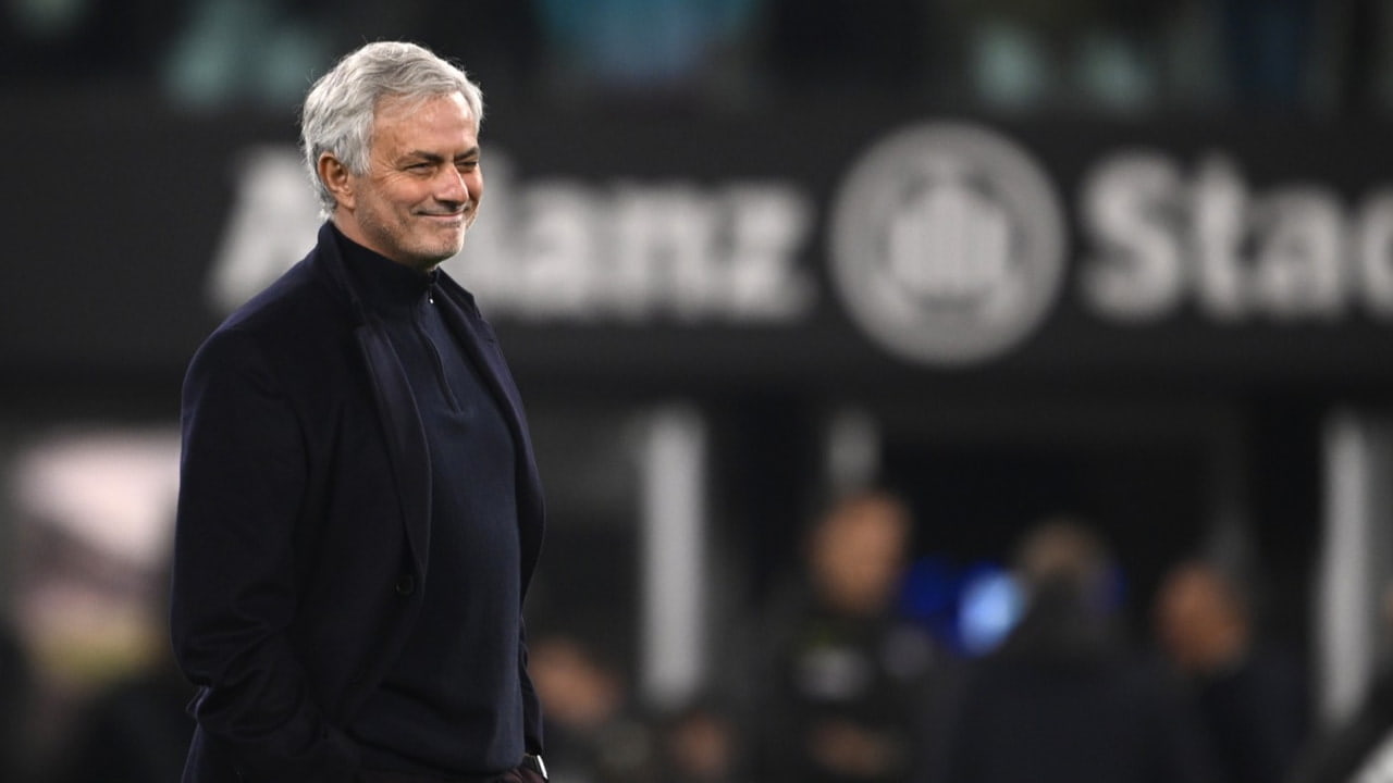 Josè Mourinho in panchina - Foto Lapresse - Ternanatime.com