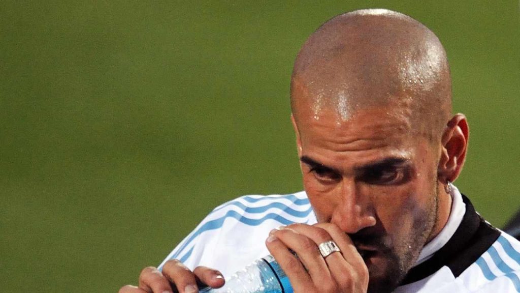 ADDIO: lutto terribile nel calcio I Se ne va la leggenda argentina: fulmine a ciel sereno, dolore tremendo