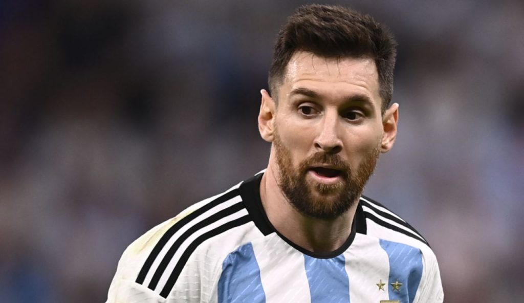 Giocano contro Messi e pochi giorni dopo si ammazzano: ritrovati cadavere dentro casa | Non sopportavano la pressione