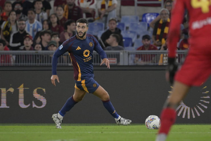 Mario Hermoso in campo con la maglia della Roma - Foto Lapresse - Ternanatime.com