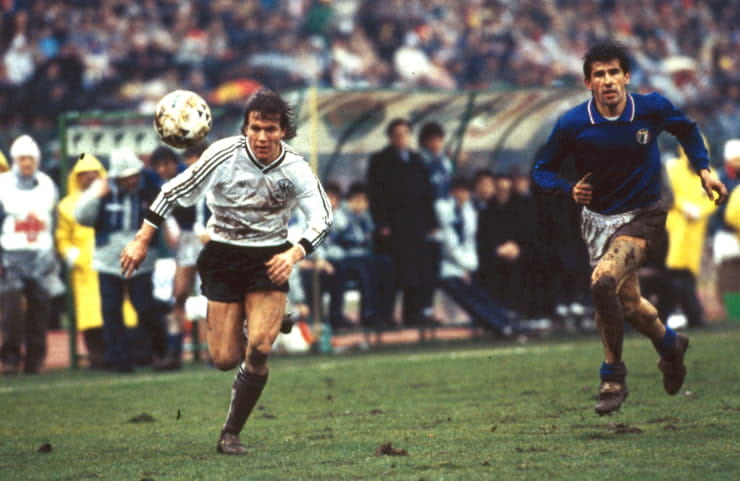 Salvatore Bagni in campo con la maglia dell'Italia - Foto Lapresse - Ternanatime.com
