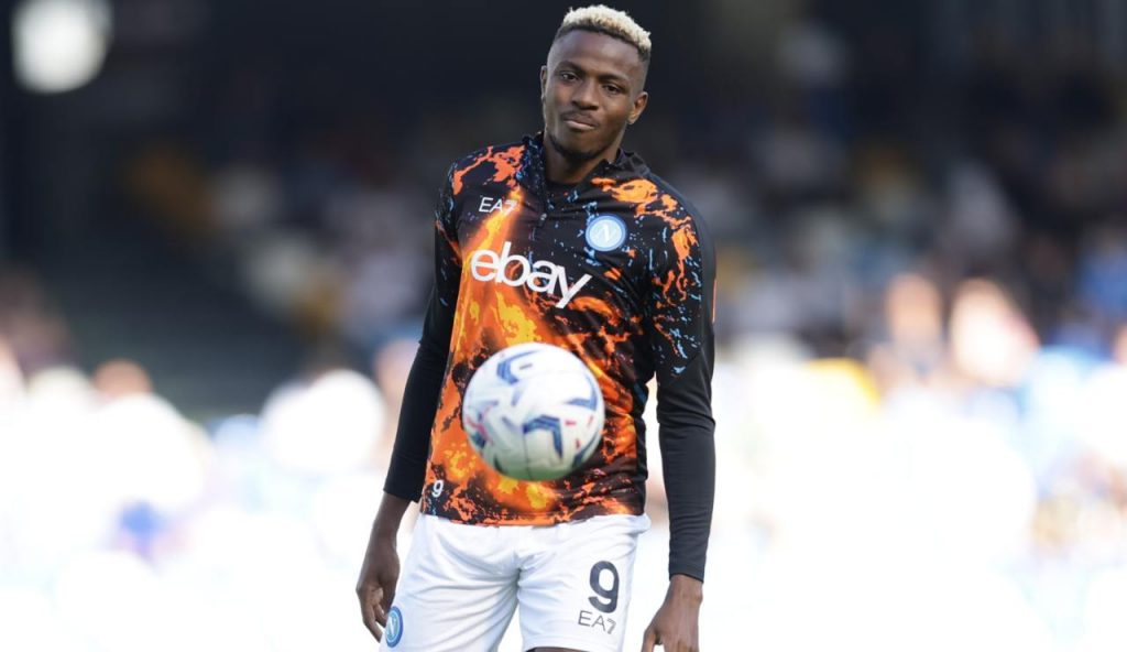 Abbiamo trovato la versione ‘Eurospin’ di Osimhen | Annuncio di Ibra in società: pronta la maglia numero 9
