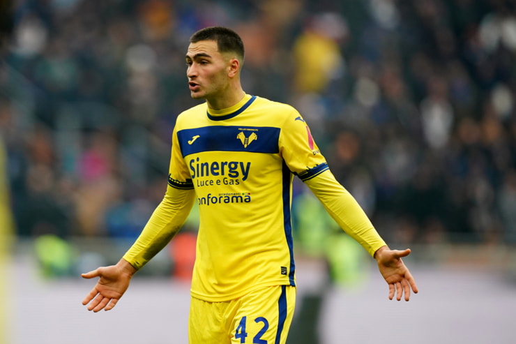 Diego Coppola in campo con la maglia dell'Hellas Verona - Foto Lapresse - Ternanatime.com