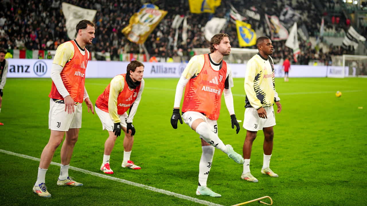 I giocatori della Juventus si riscaldano - Foto Lapresse - Ternanatime.com