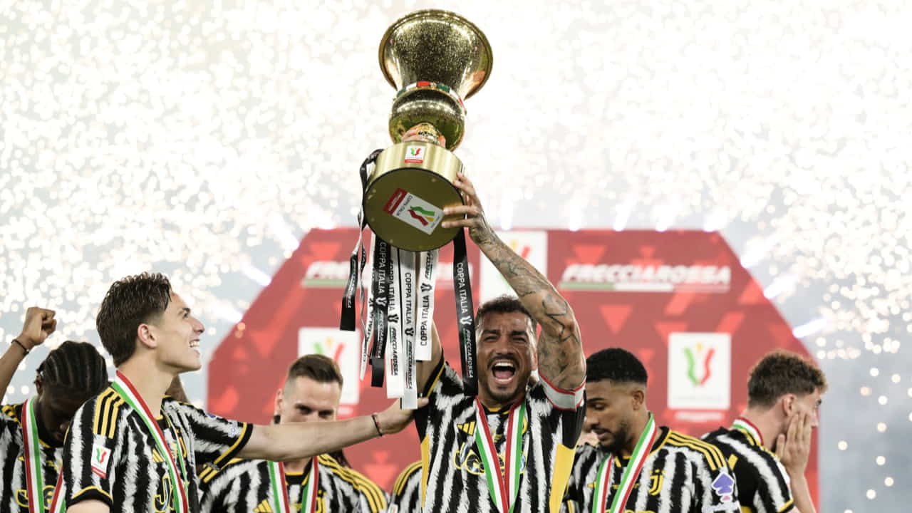 La Juventus alza la Coppa Italia - Foto Lapresse - Ternanatime.com