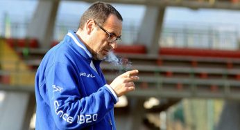Ultim’ora: Sarri l’ha fatto fuori con la sigaretta in bocca | Primo epurato della nuova Lazio