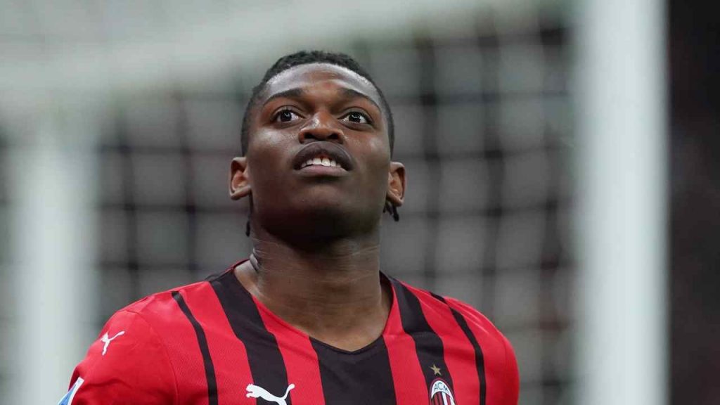 Milan, tutto fatto col Chelsea: Leao vola a Londra | Fissata la data del debutto: è UFFICIALE