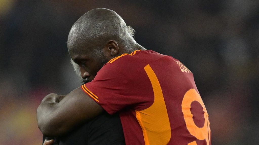 Il nemico giurato di Lukaku approda in Serie A: ufficialità ad un passo | Pronto a scalzarlo di nuovo