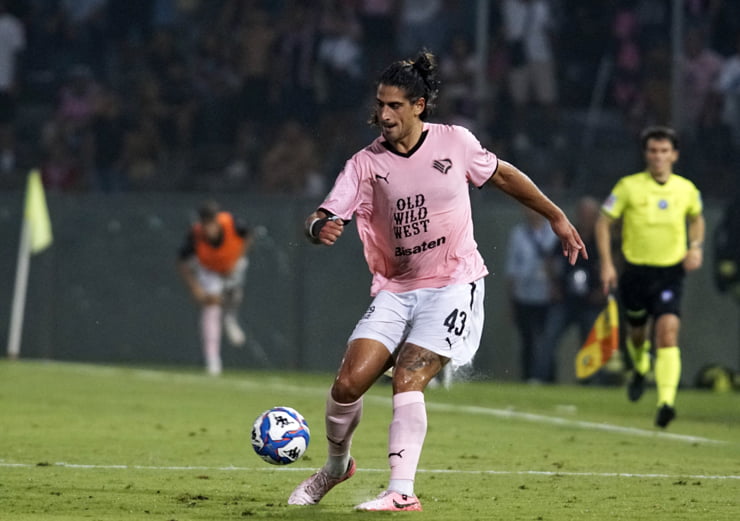 Nikolaou in campo con la maglia del Palermo - Foto Lapresse - Ternanatime.com