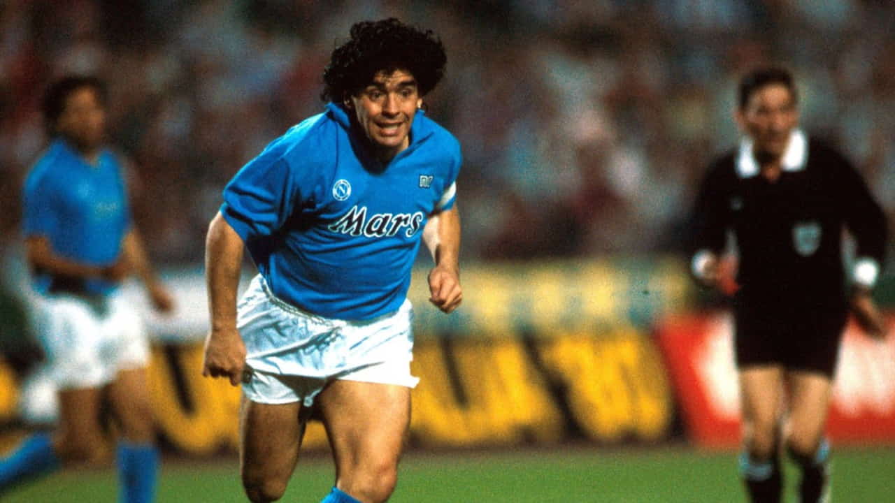 Diego Armando Maradona con la maglia del Napoli - Foto Lapresse - Ternanatime.com