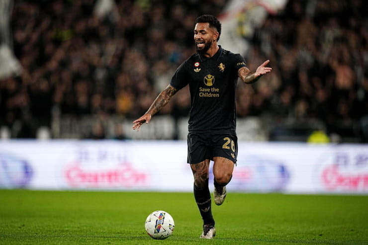 Douglas Luiz con la maglia della Juventus - Foto Lapresse - Ternanatime.com