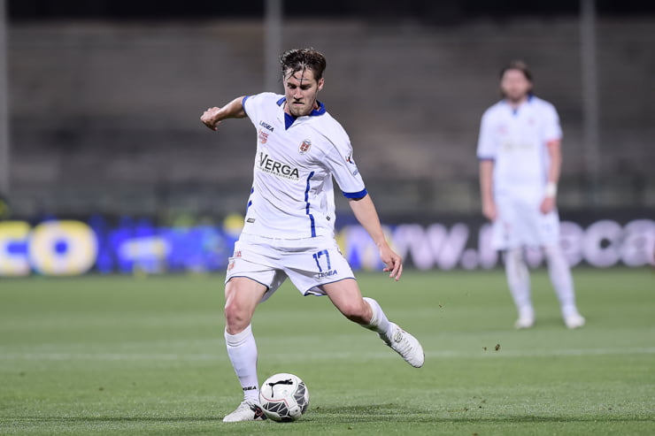 Joshua Brillante in campo con la maglia del Como - Foto Lapresse - Ternanatime.com