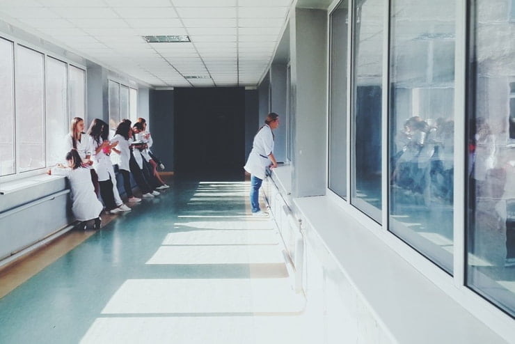 Alcuni dottori in ospedale - Foto Pixabay - Ternanatime.com