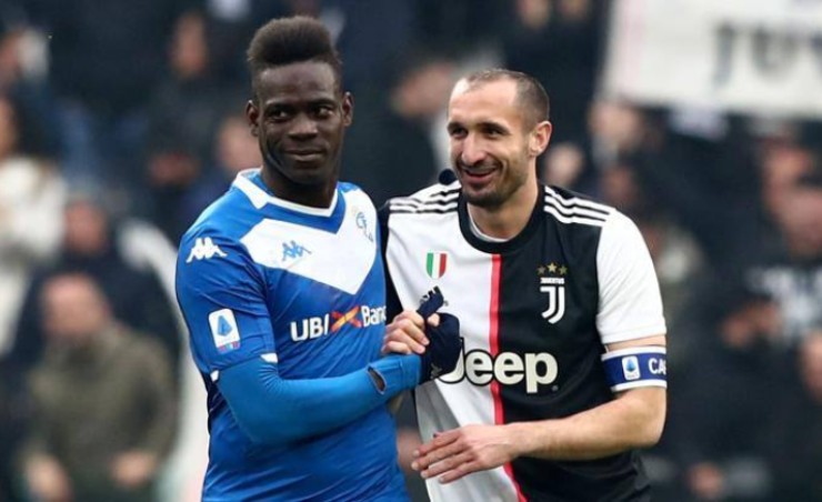 Balotelli con Chiellini 