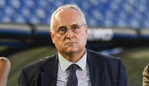 Claudio Lotito non sa più cosa fare