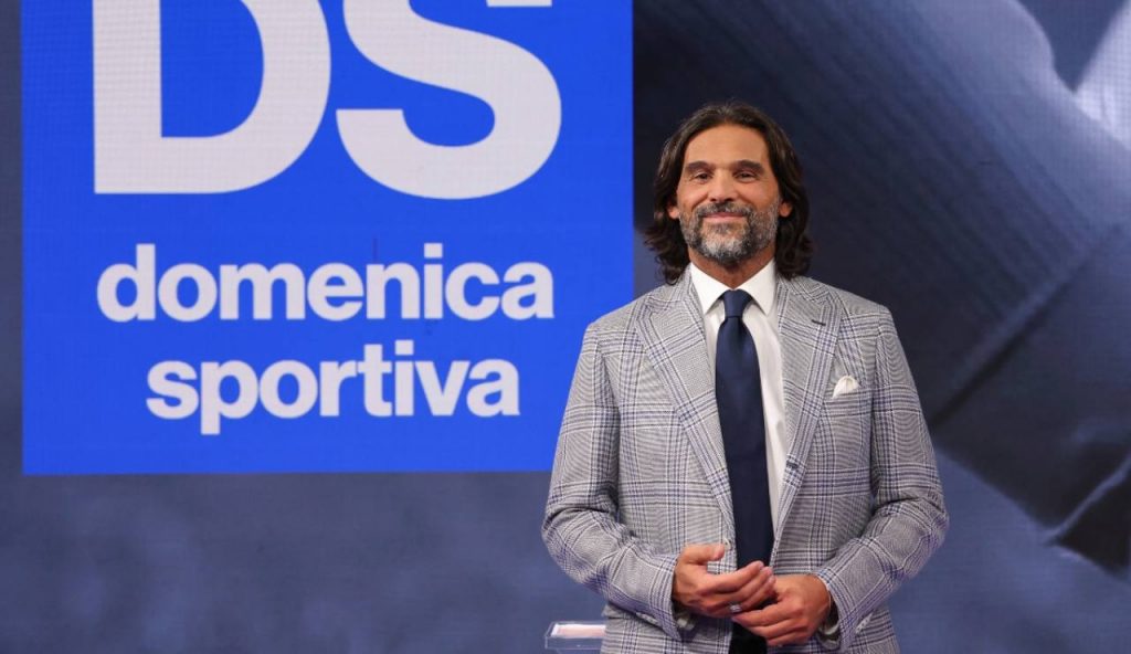 Licenziato in tronco: la RAI lo sbatte fuori I Non sarà più la ‘voce’ della Nazionale: ha perso il lavoro dopo la bufera social