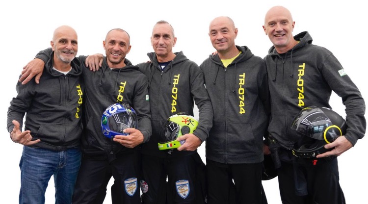 PARACADUTISMO ACROBATICO, 4 TERNANI SFIORANO L’IMPRESA! LE FOTO