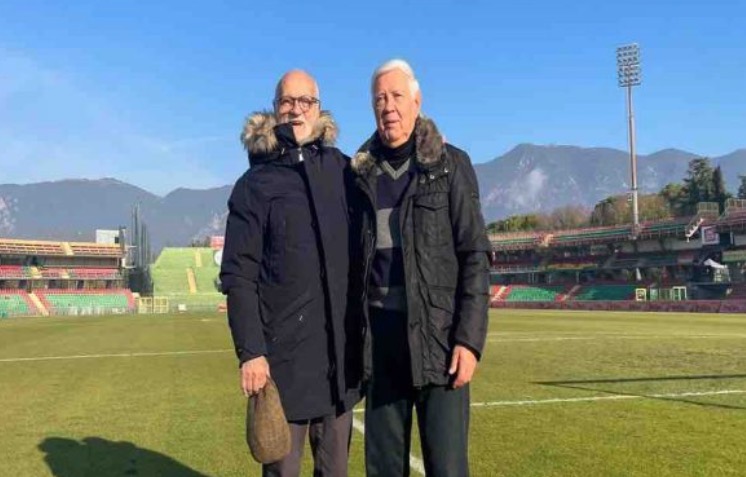 Benatti e Marinai e il discorso motivazionale alla squadra